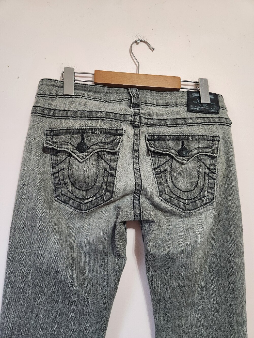 ​Y2K True Religion Billy Low Rise Grey Wash Flap Pocket Jeans 29 EUC - Picture 4 of 10